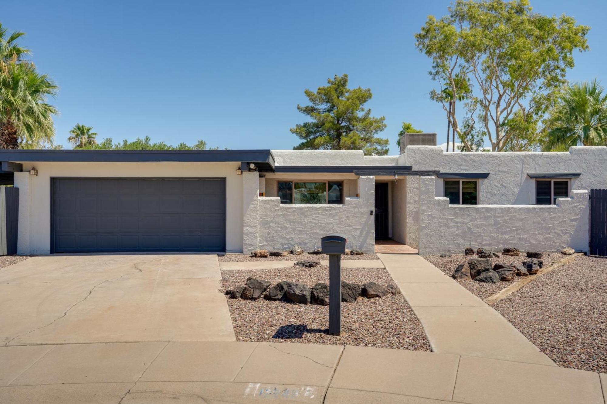 With Pool About 10 Mi To Camelback Mtn Holiday home